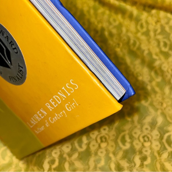 Radioactive: A Tale of Love and Fallout by Lauren Redniss - Picture 6 of 7